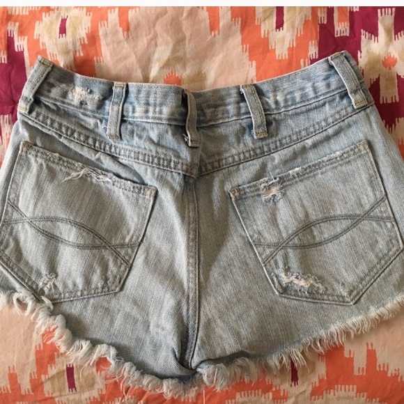 A&F HIGH RISE FESTIVAL SHORTS - Picture 2 of 4